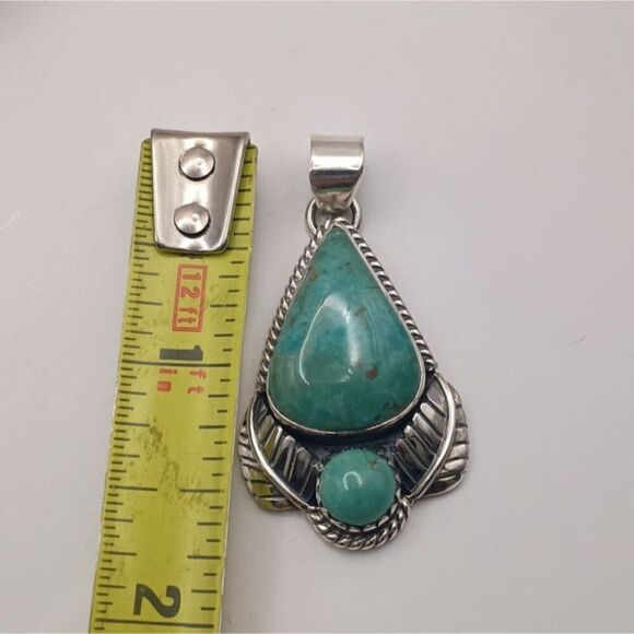 Southwest Style Green Kingman Turquoise Sterling Silver Pendant Feather - Picture 3 of 7